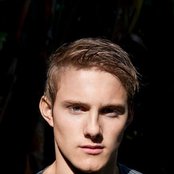 Alexander Ludwig - List pictures