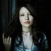 Emily Browning - List pictures