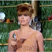 Tina Louise - List pictures