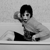 Alice Glass - List pictures