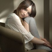 Emily Browning - List pictures