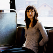 Julia Holter - List pictures