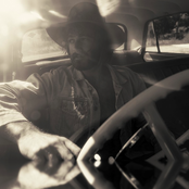 Angus Stone - List pictures