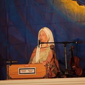 Snatam Kaur - List pictures