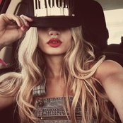 Pia Mia - List pictures