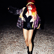 Neon Hitch - List pictures