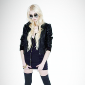 Taylor Momsen - List pictures