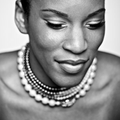 Liv Warfield - List pictures