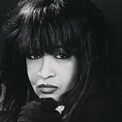 Ronnie Spector - List pictures