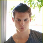 Alexander Ludwig - List pictures