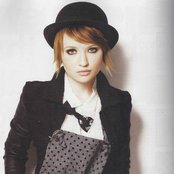 Emily Browning - List pictures