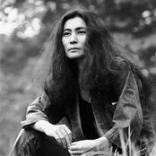 Yoko Ono - List pictures